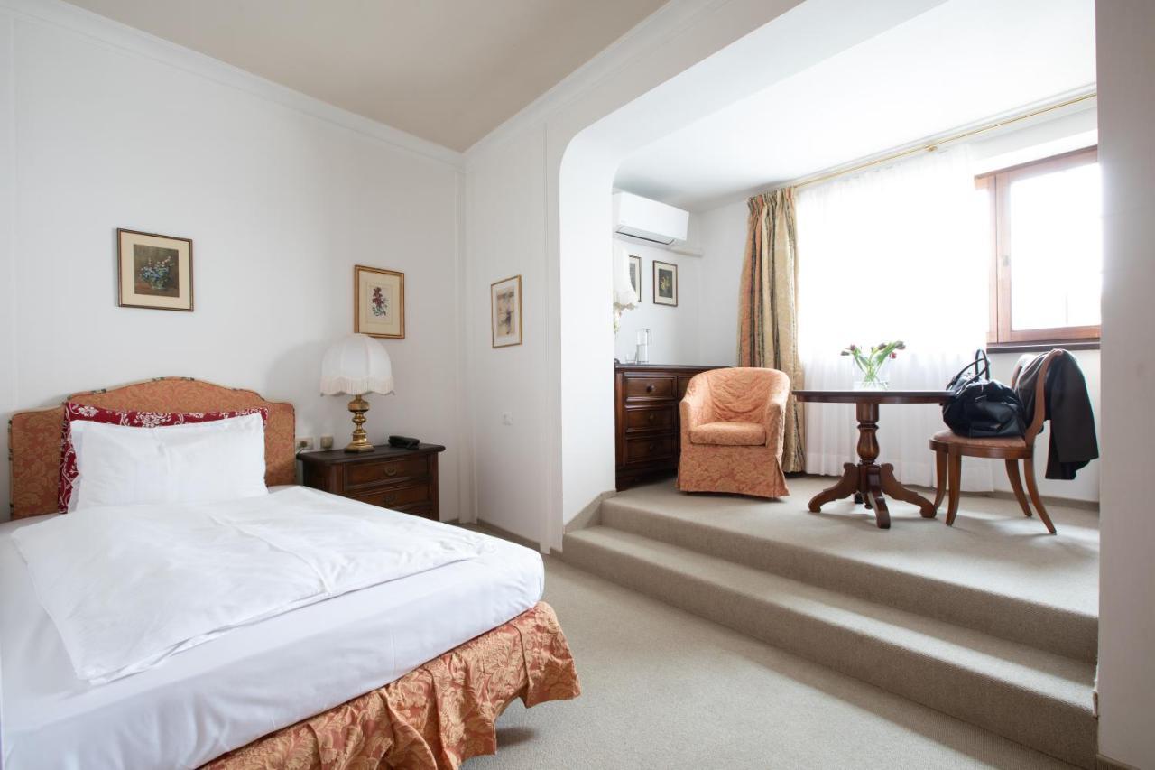 Hotel Castel Rundegg Merano Esterno foto