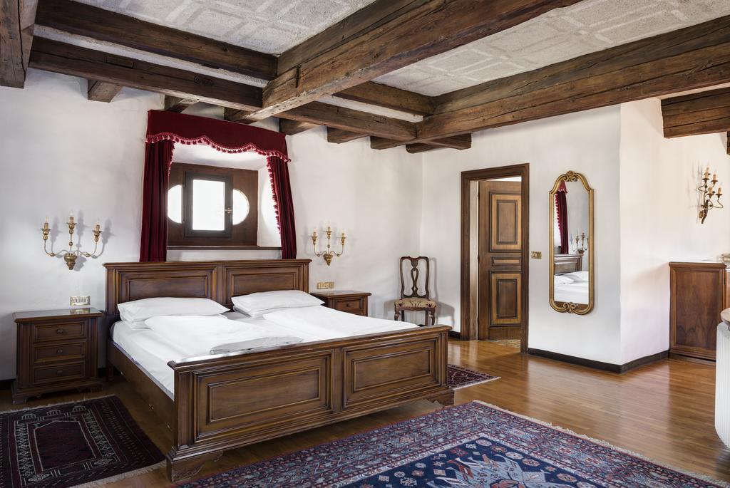 Hotel Castel Rundegg Merano Esterno foto