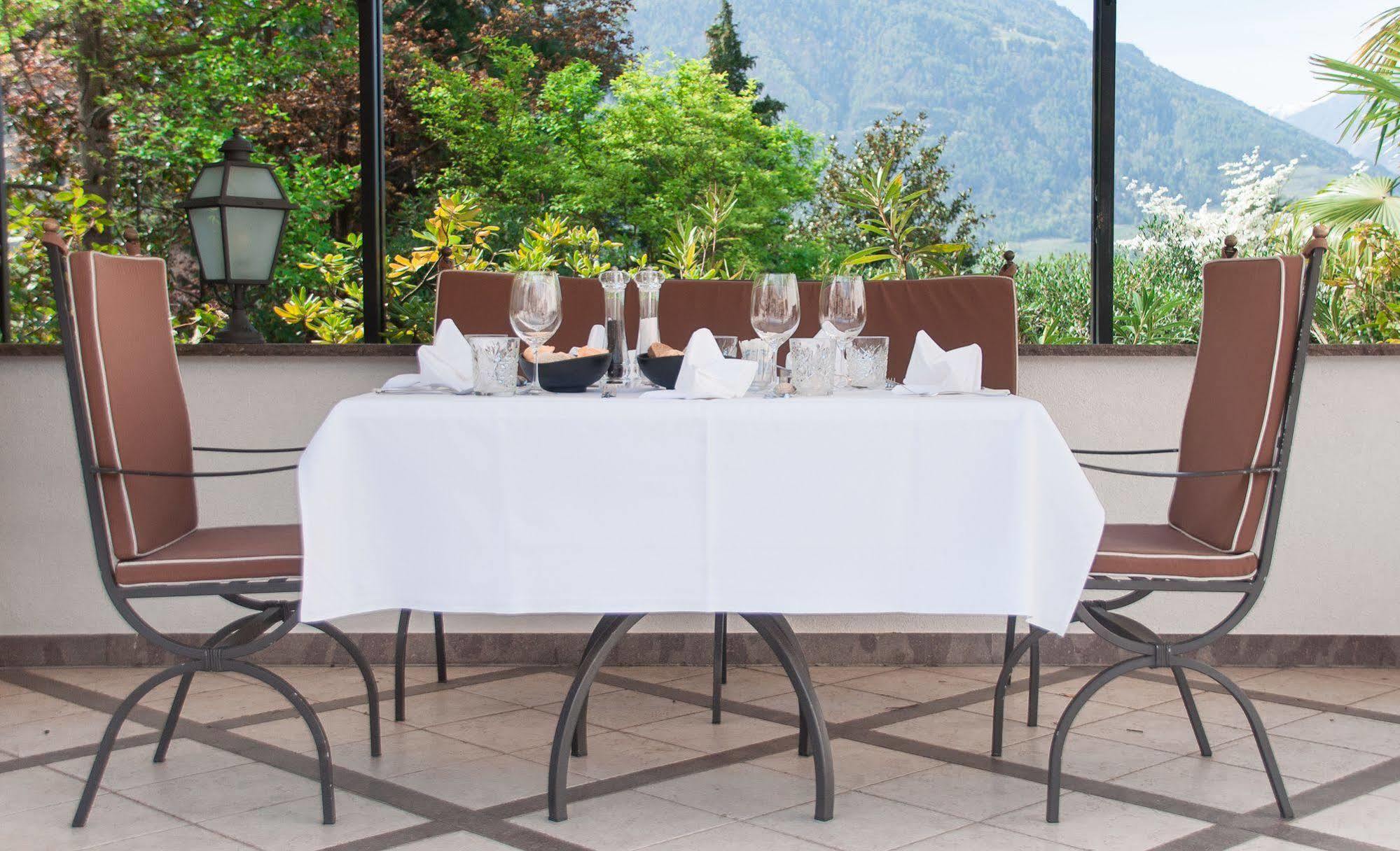Hotel Castel Rundegg Merano Esterno foto