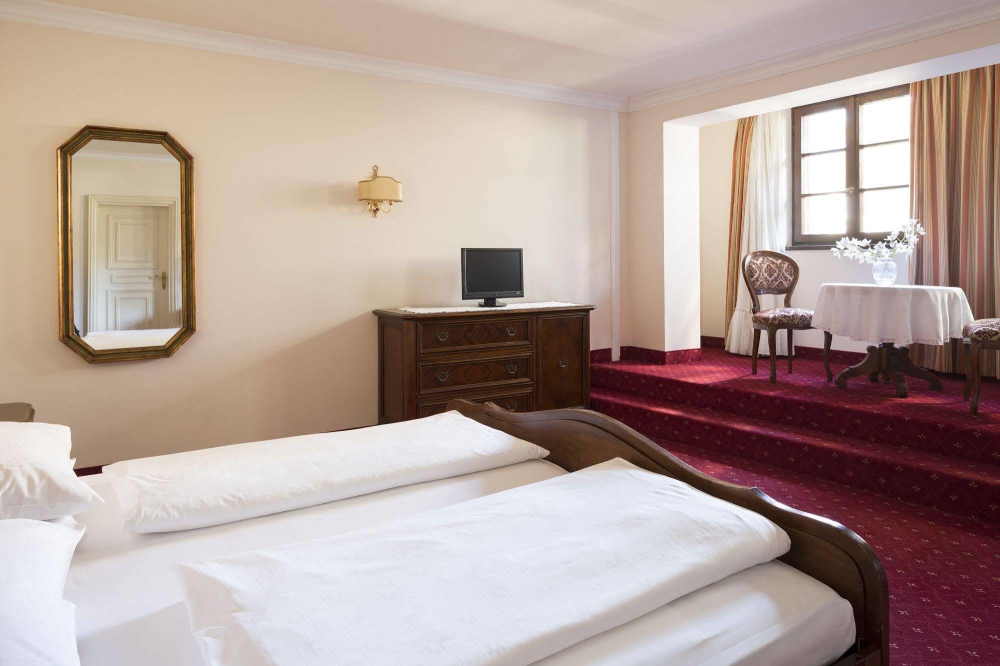 Hotel Castel Rundegg Merano Esterno foto